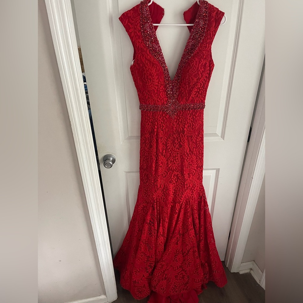 Elegant Mac Duggal Red Lace Gown